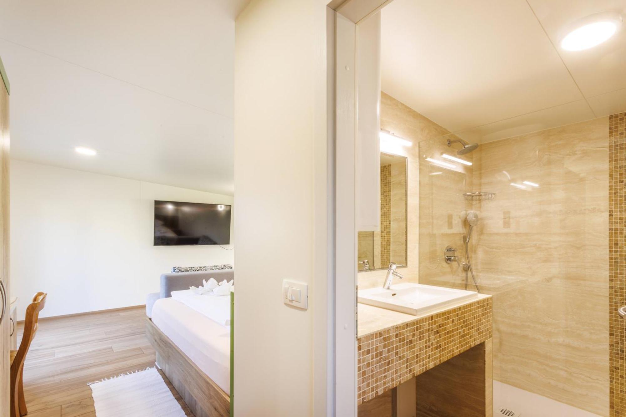 Mobile House Vegov Hram Hotel Dol pri Ljubljani Kültér fotó