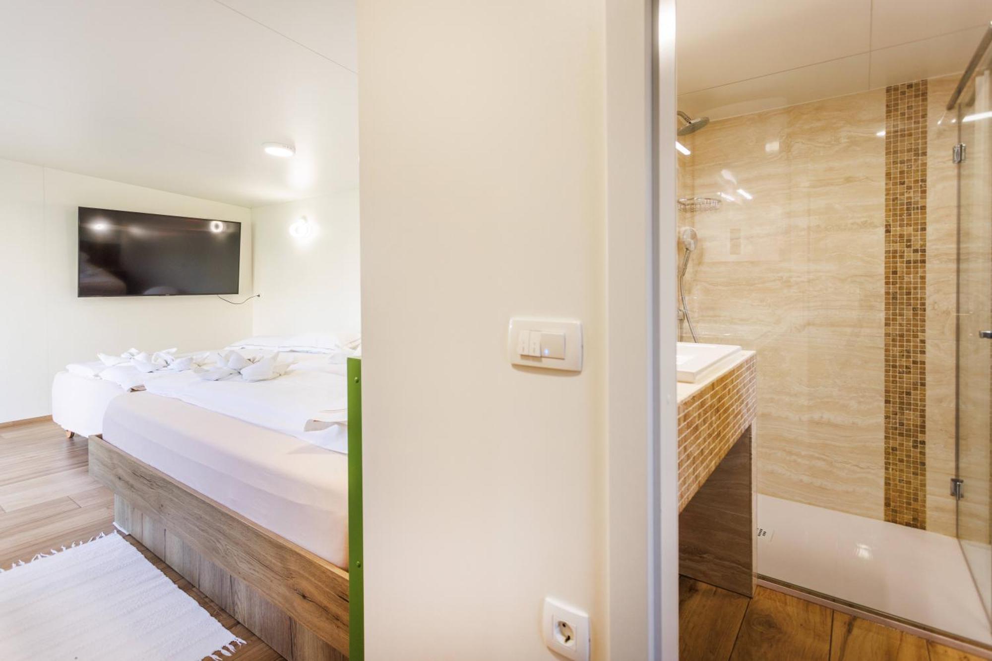Mobile House Vegov Hram Hotel Dol pri Ljubljani Kültér fotó